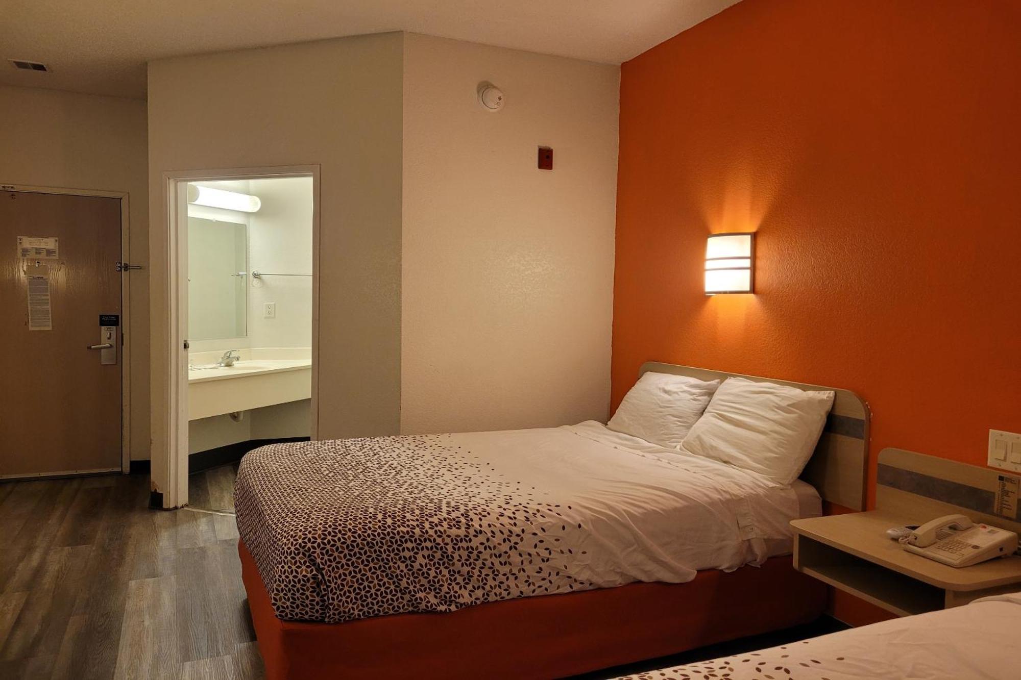 Modern Stay 39 Lakeview By Oyo Minonk Extérieur photo