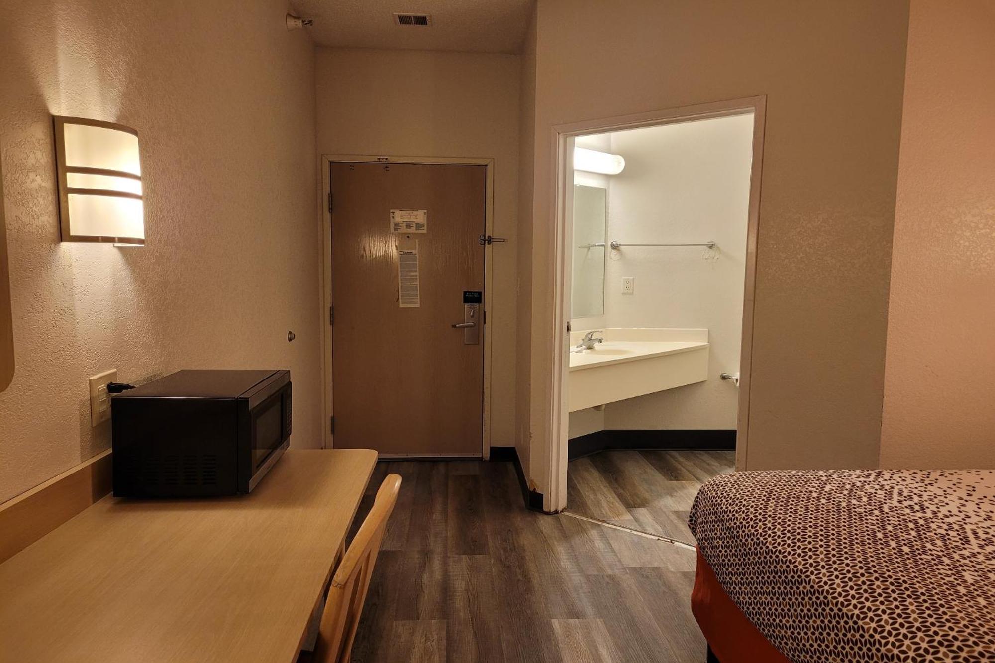 Modern Stay 39 Lakeview By Oyo Minonk Extérieur photo