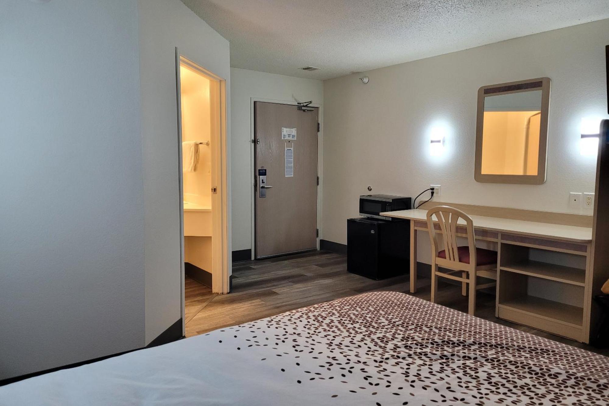 Modern Stay 39 Lakeview By Oyo Minonk Extérieur photo