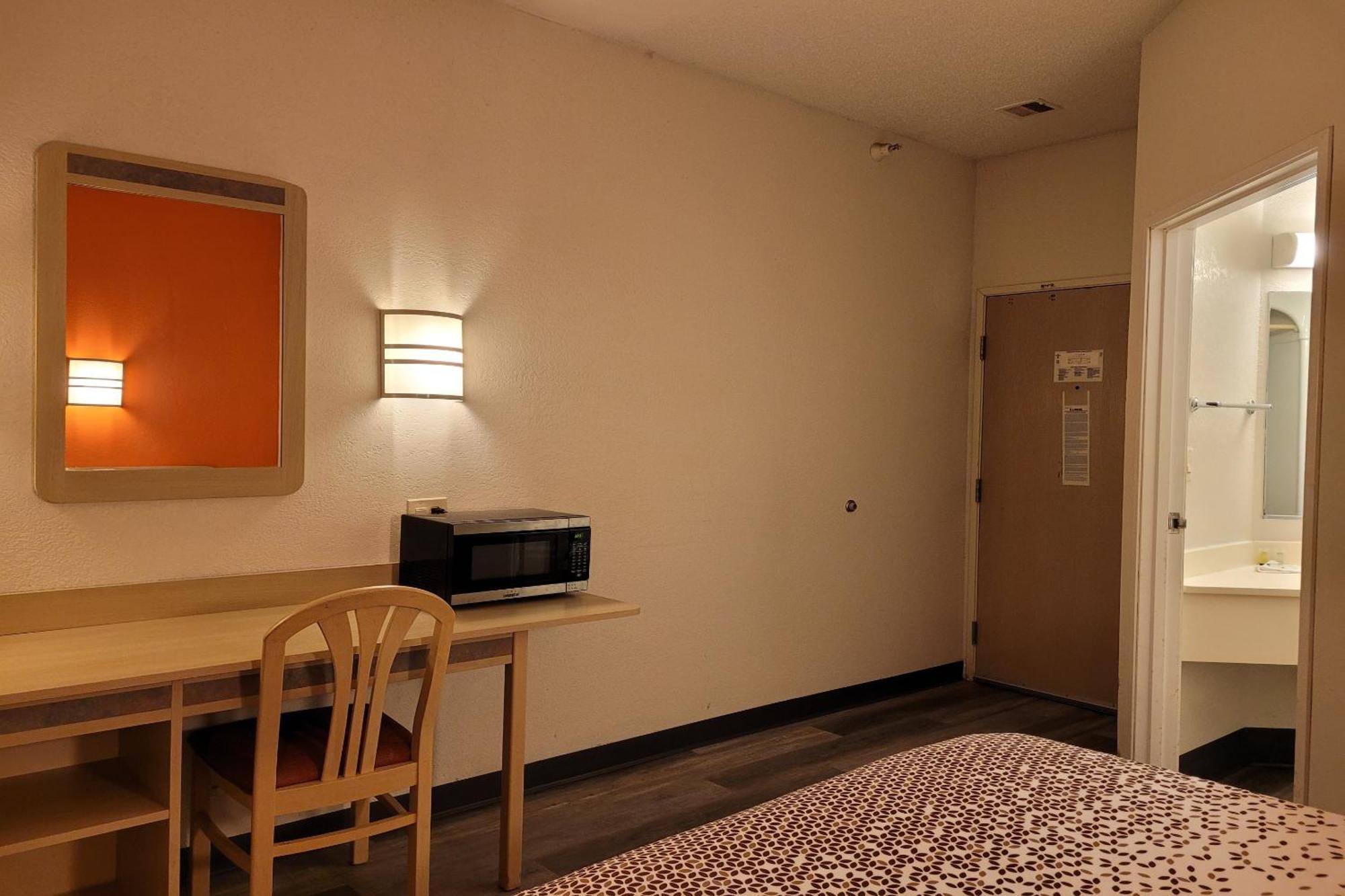 Modern Stay 39 Lakeview By Oyo Minonk Extérieur photo